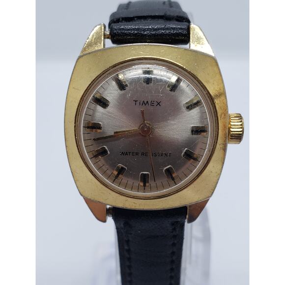 Timex Women\'s watch. Silver face, gold bevel. Dress watch main image 5